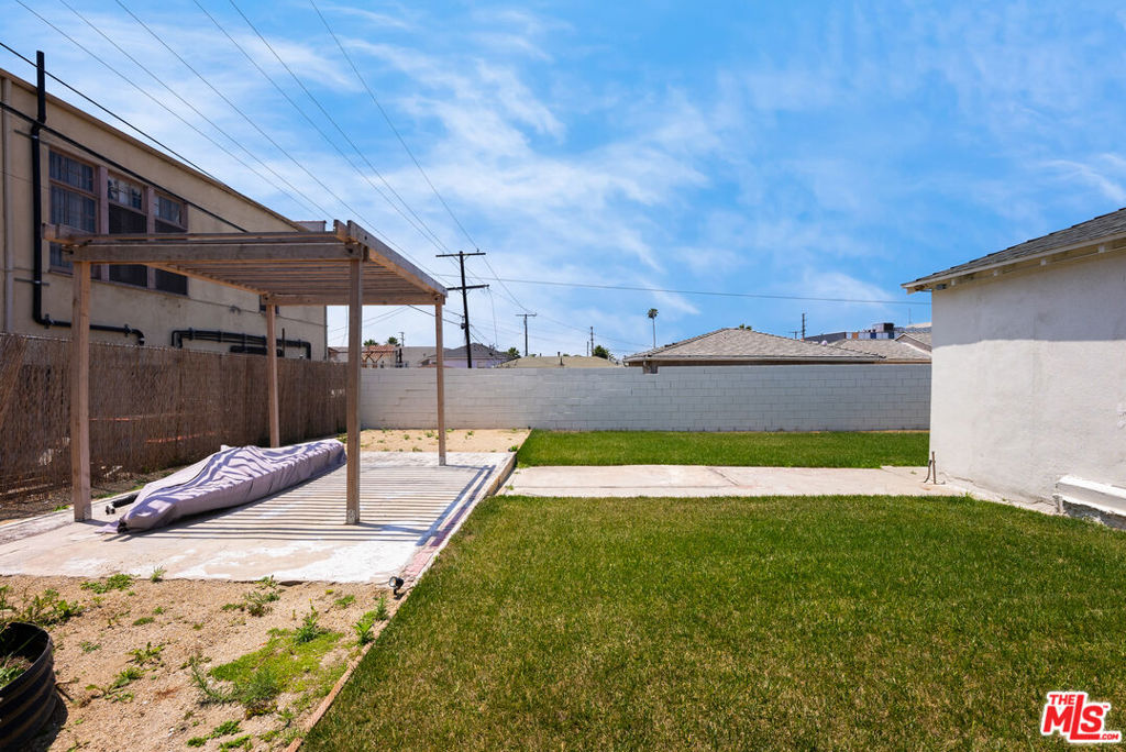main property photo 23