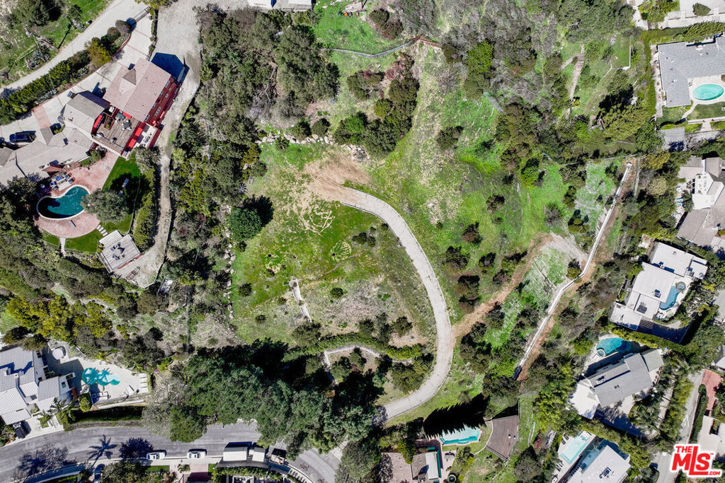 main property photo 11