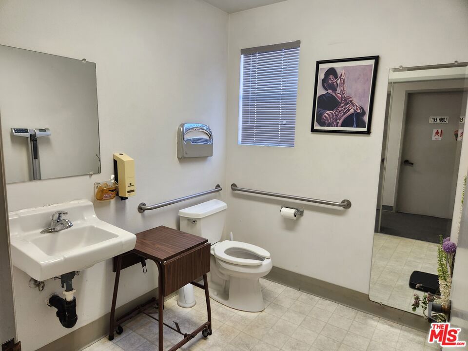 main property photo 13