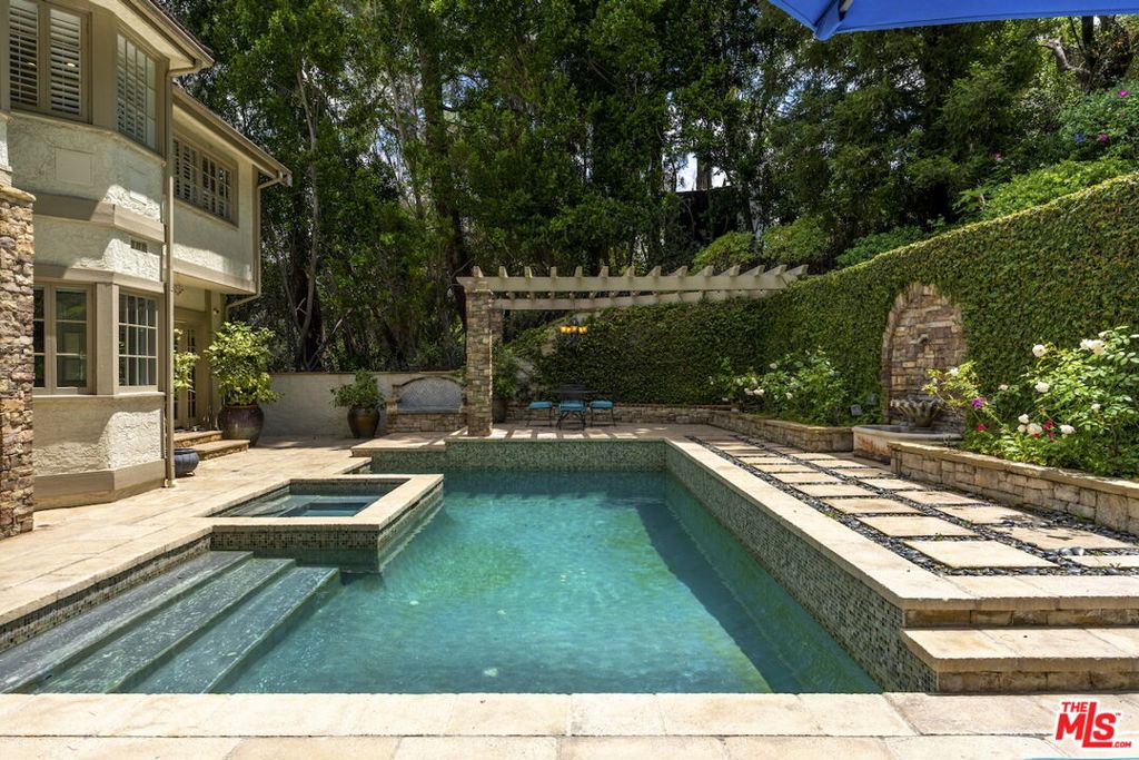main property photo 37
