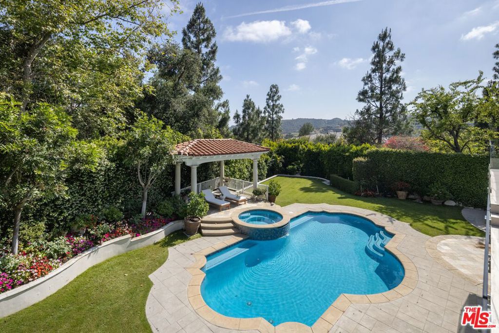 main property photo 12