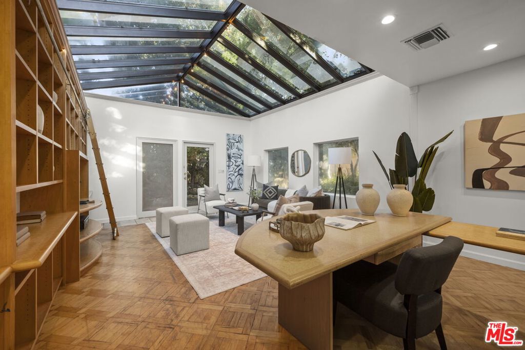 main property photo 45