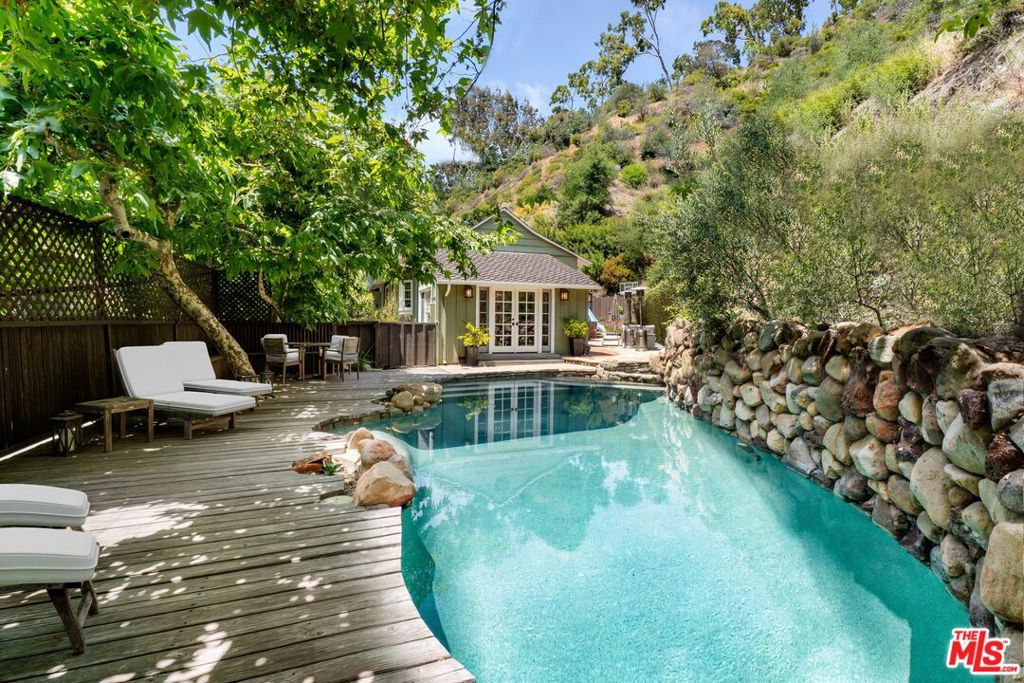 main property photo 11