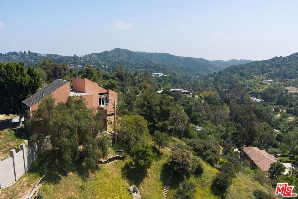 main property photo 4
