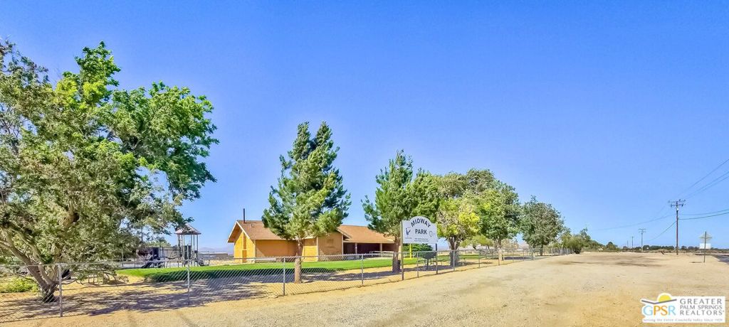 main property photo 41