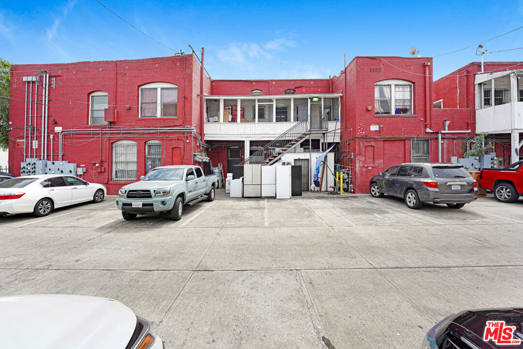 main property photo 17