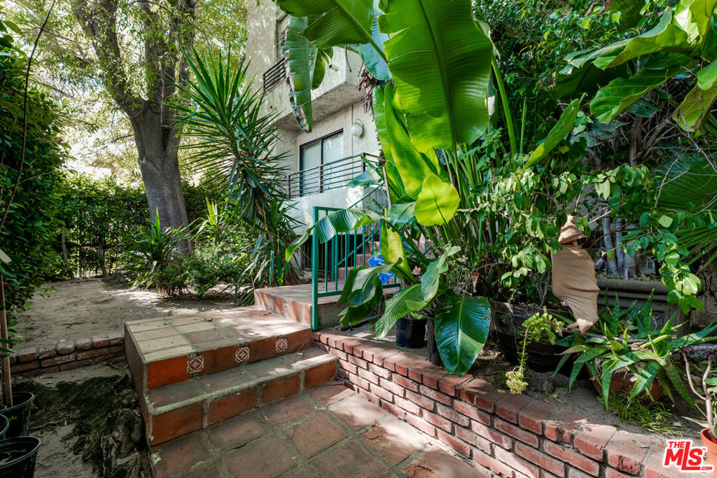 main property photo 24