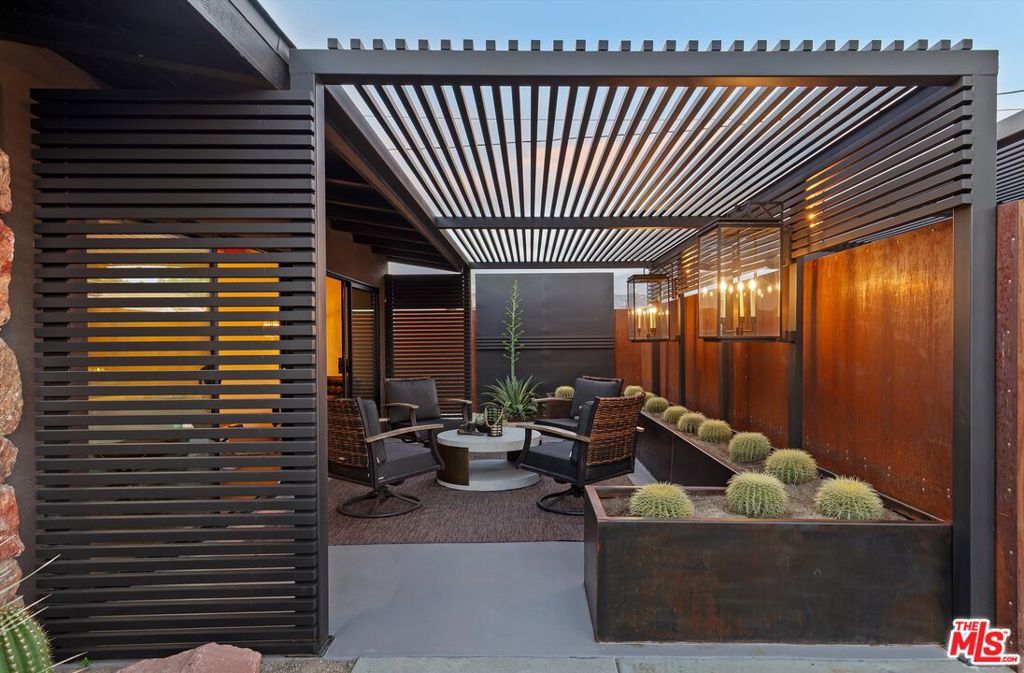 main property photo 28