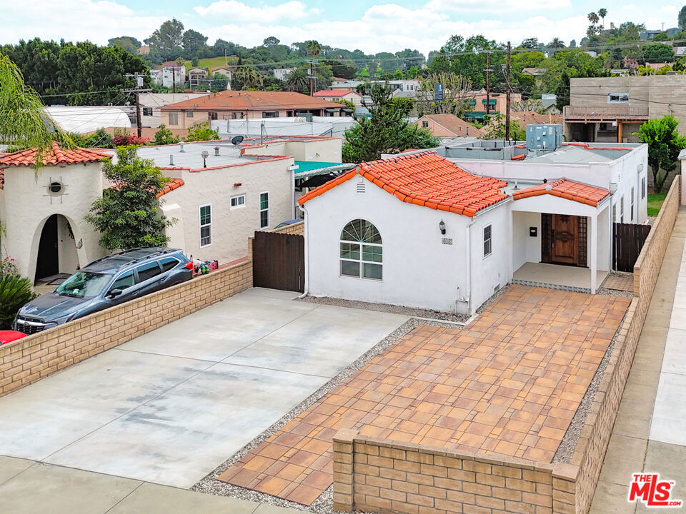 main property photo 40