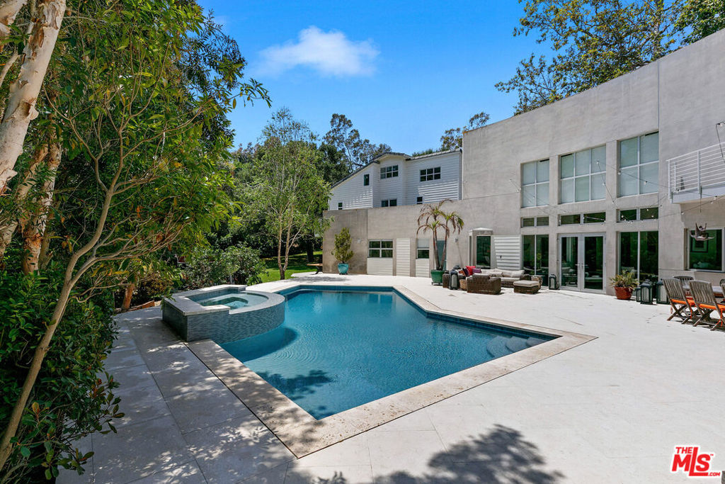 main property photo 14
