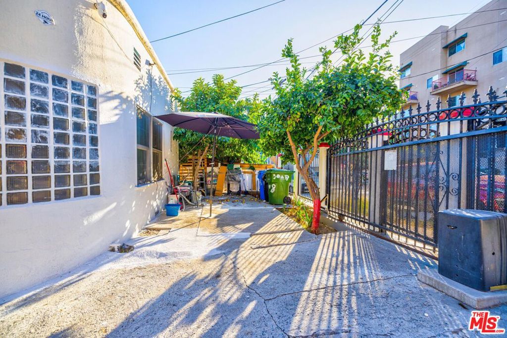 main property photo 12
