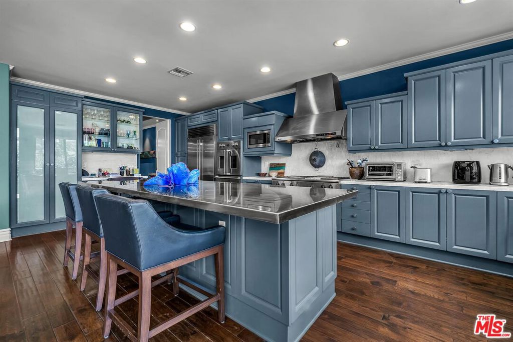 main property photo 18
