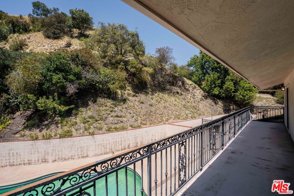 main property photo 29
