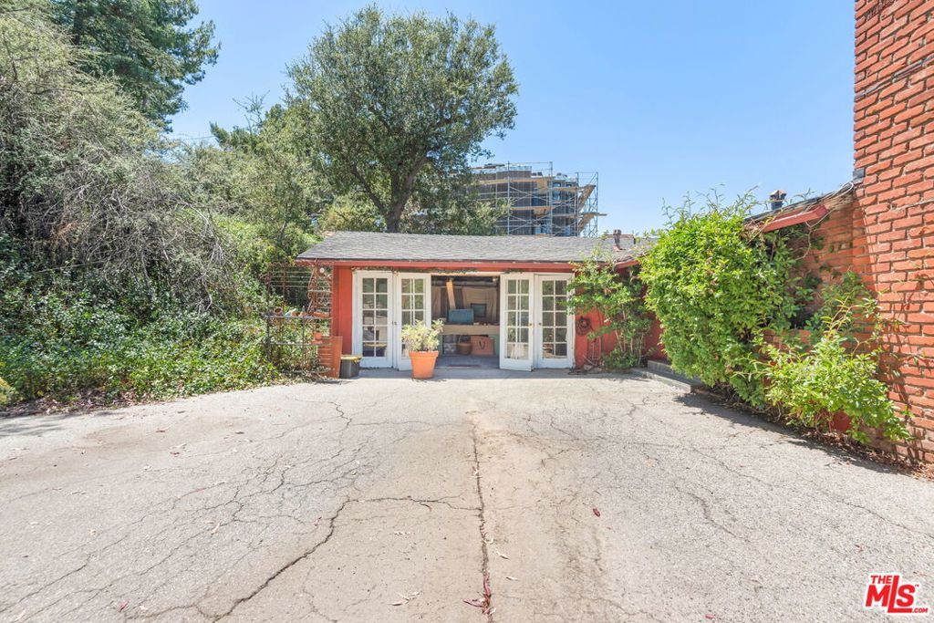 main property photo 6