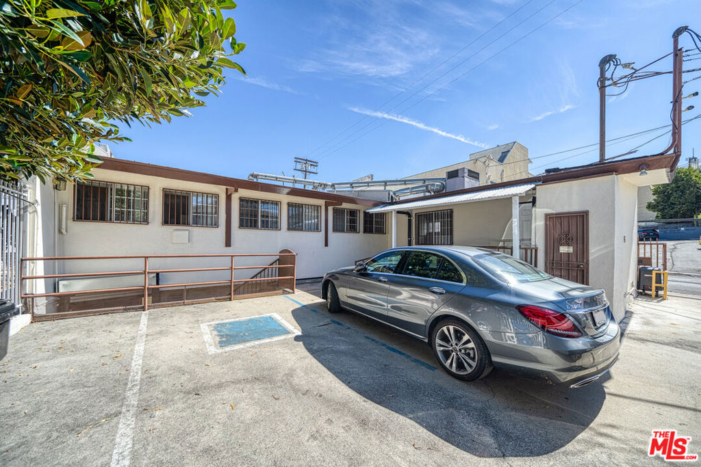 main property photo 30