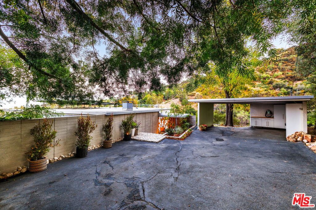 main property photo 50