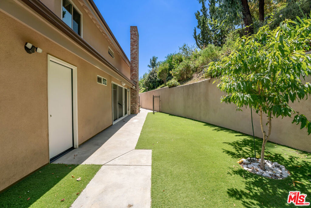 main property photo 40