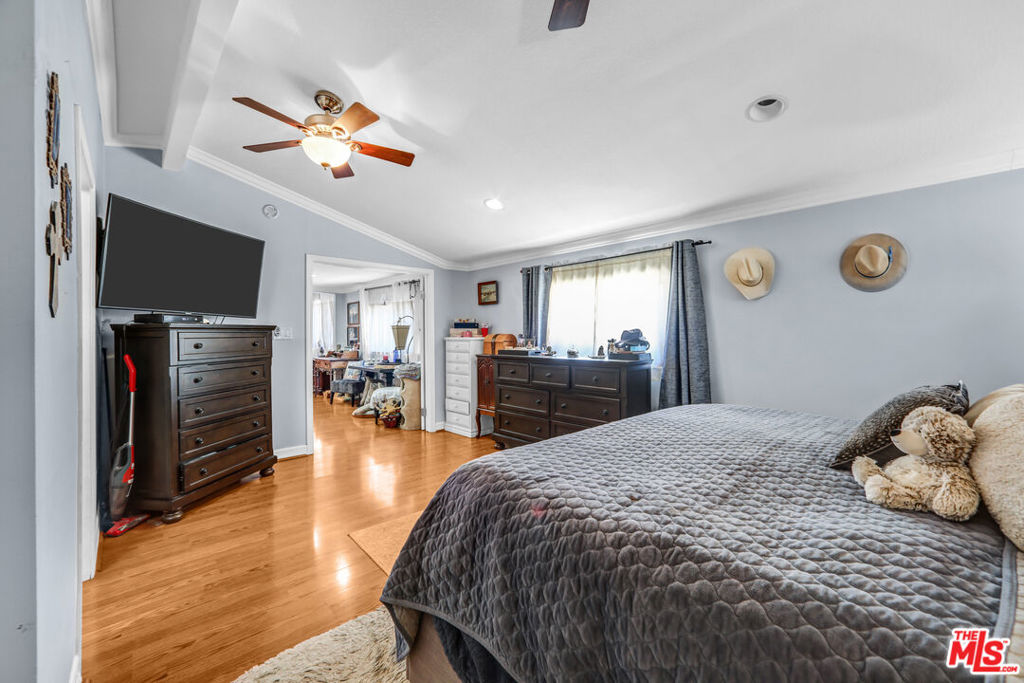 main property photo 18