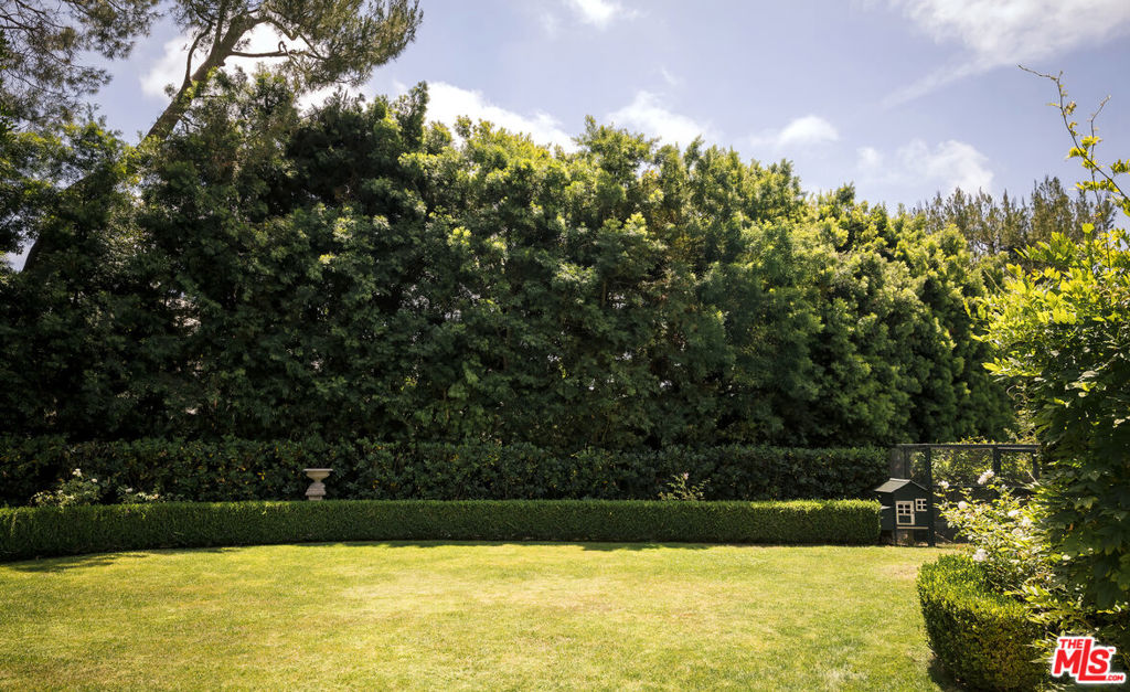 main property photo 40