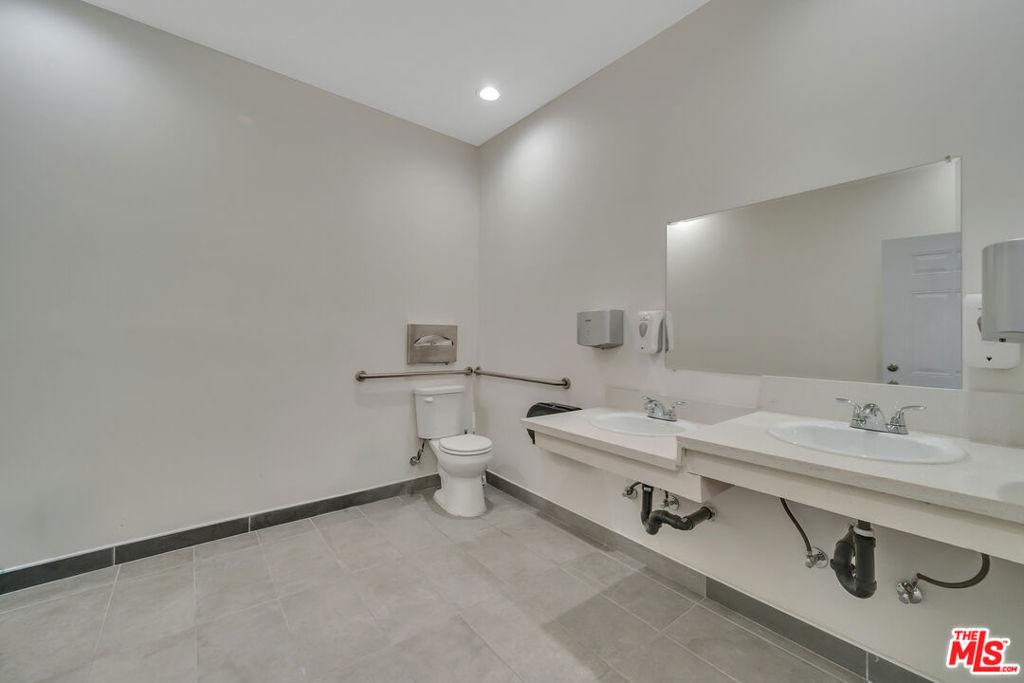 main property photo 16