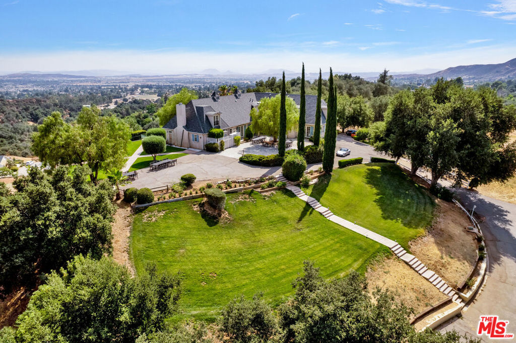 main property photo 11