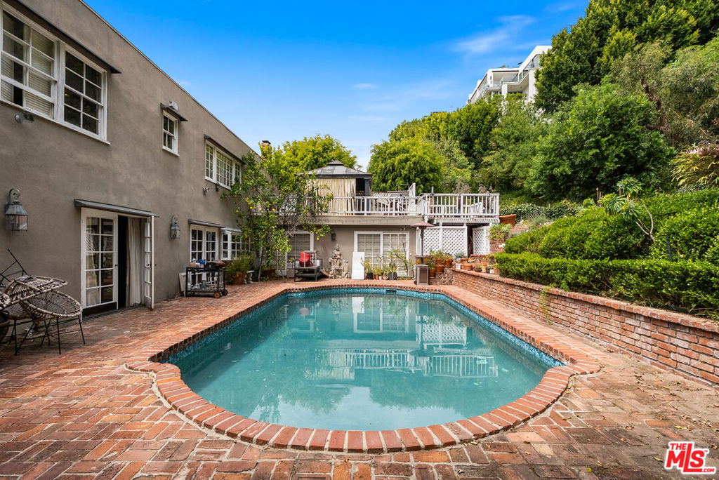 main property photo 8