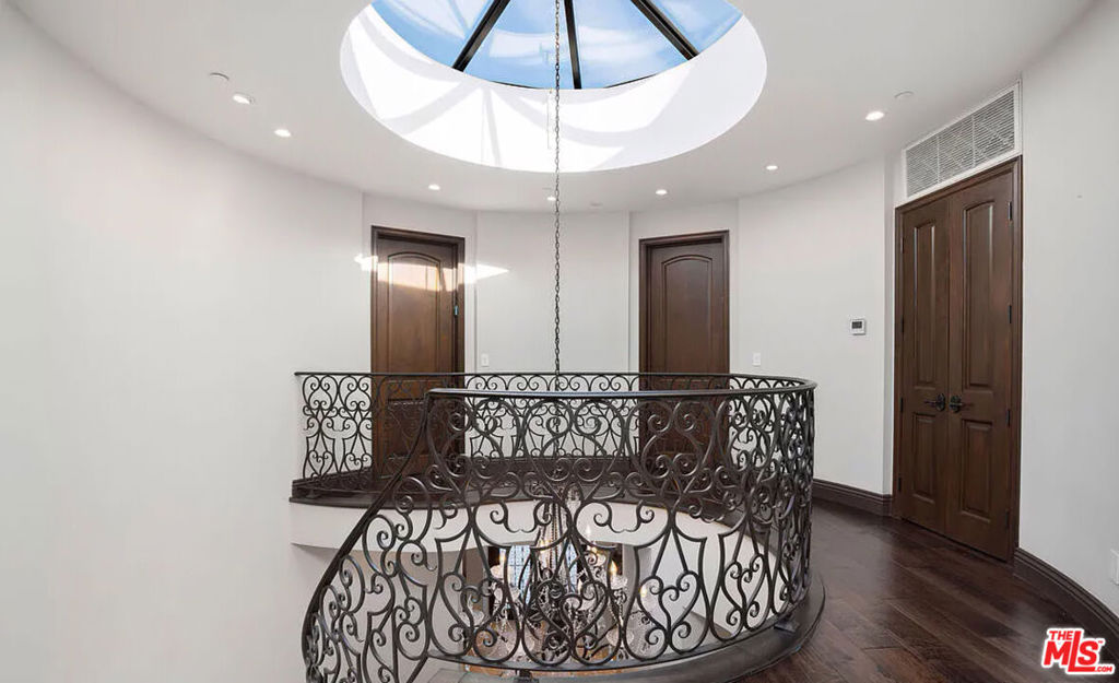 main property photo 25