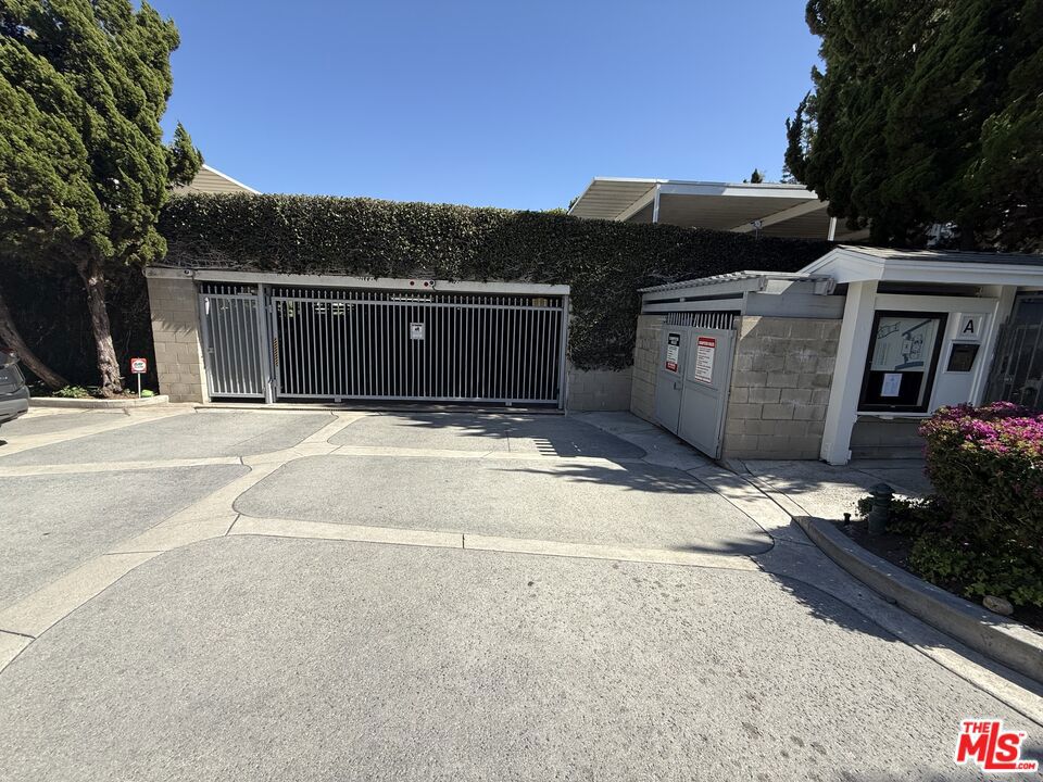 main property photo 45
