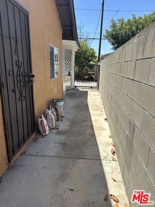 main property photo 11