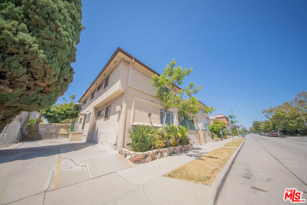 main property photo 13