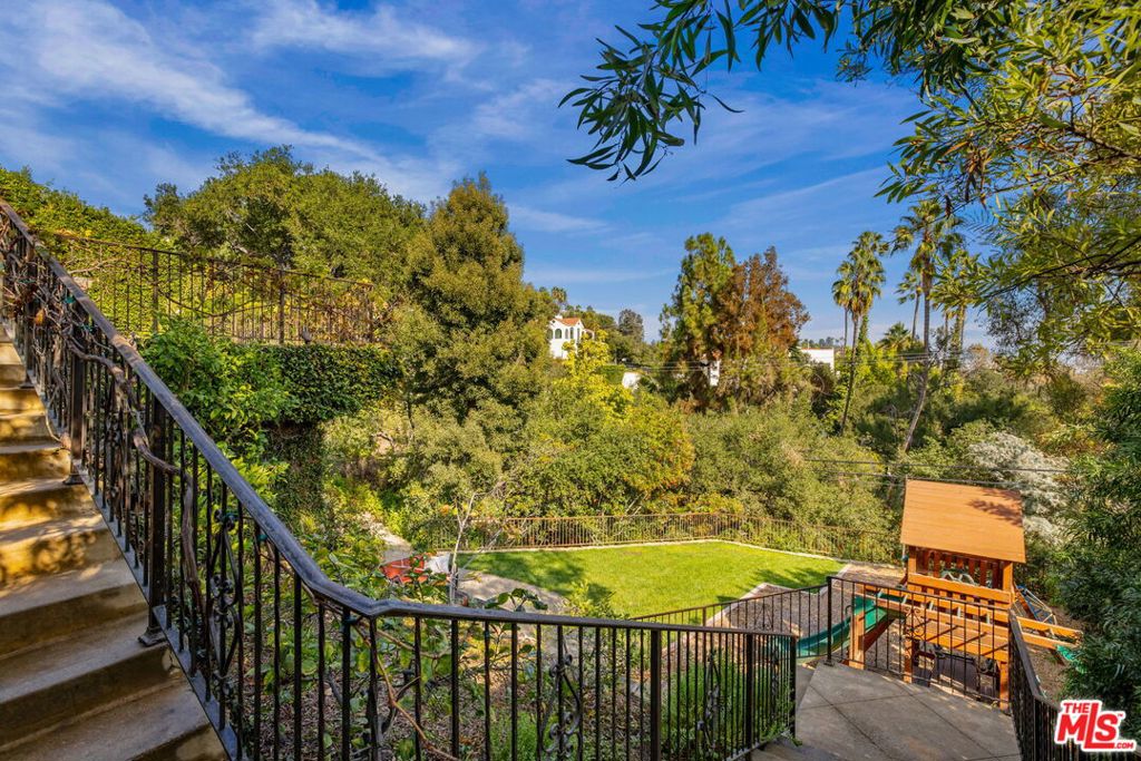 main property photo 28