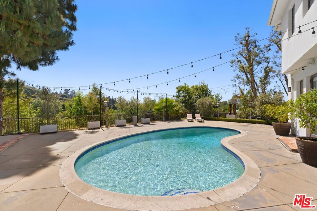 main property photo 19