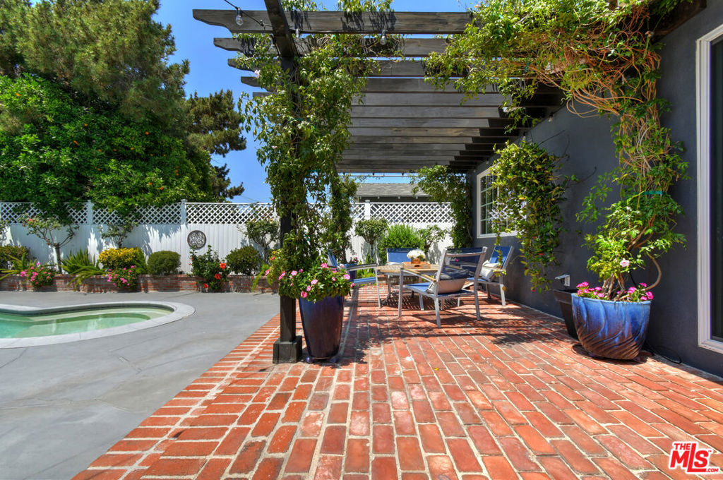 main property photo 79