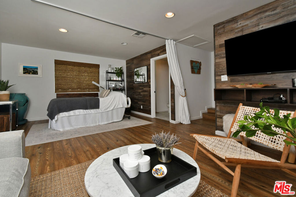 main property photo 95