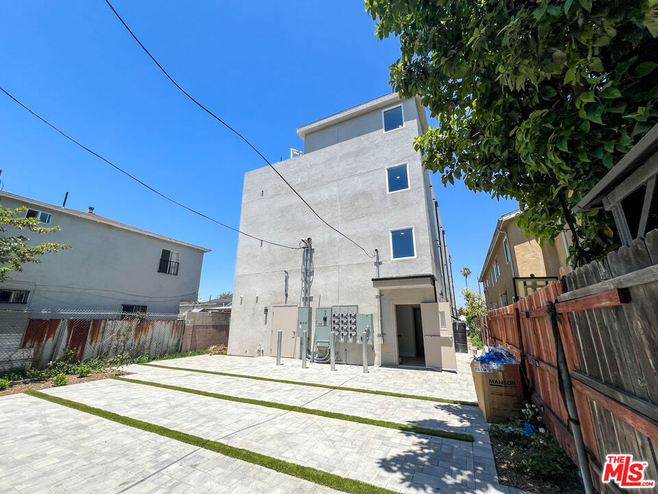 main property photo 6