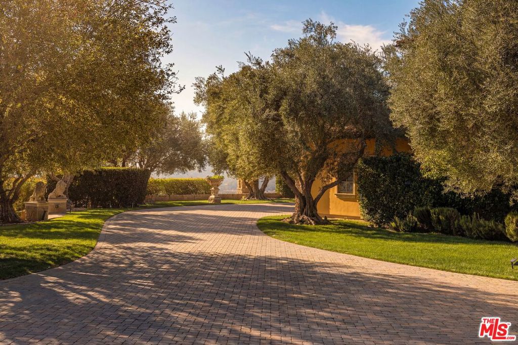 main property photo 40