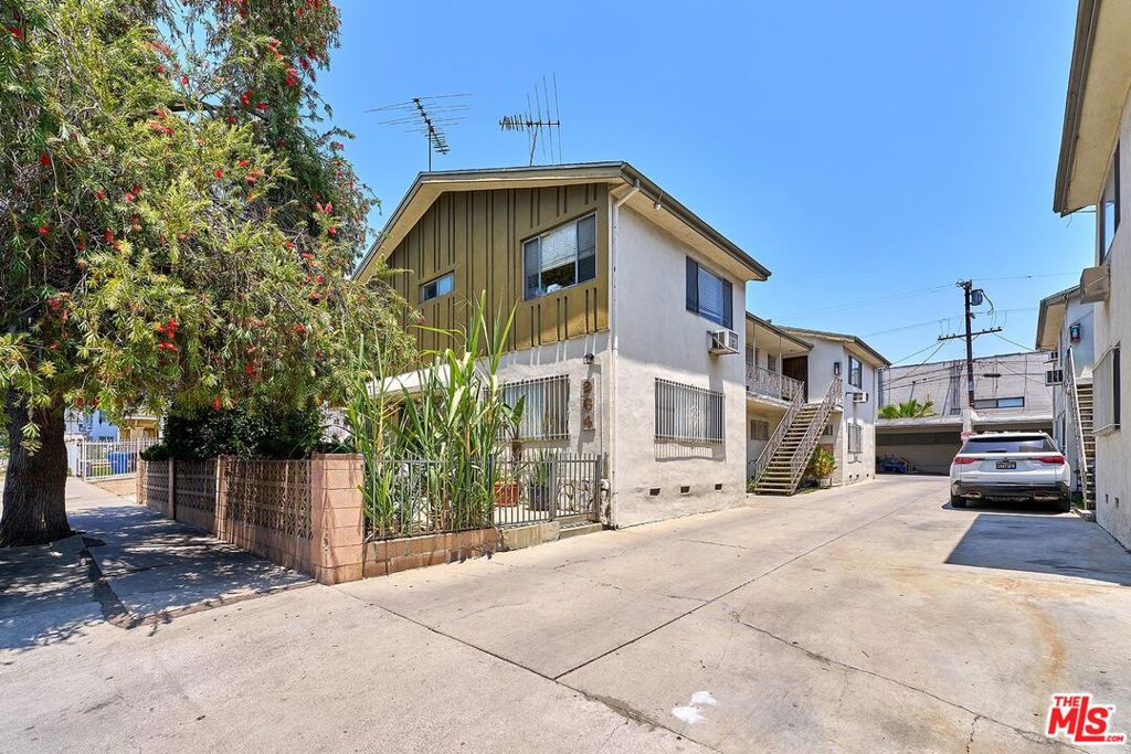 main property photo 13