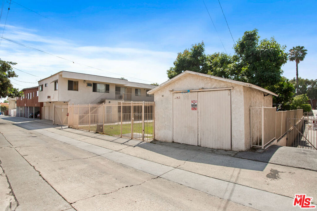 main property photo 30