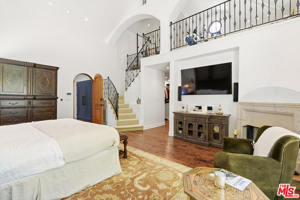 main property photo 22