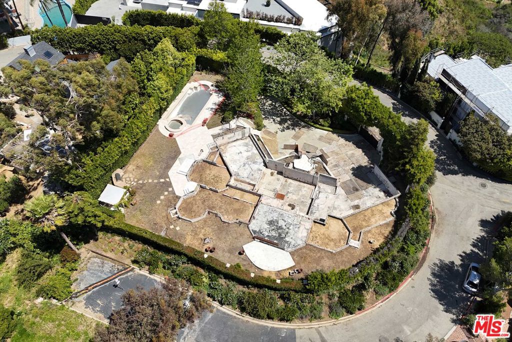 main property photo 13