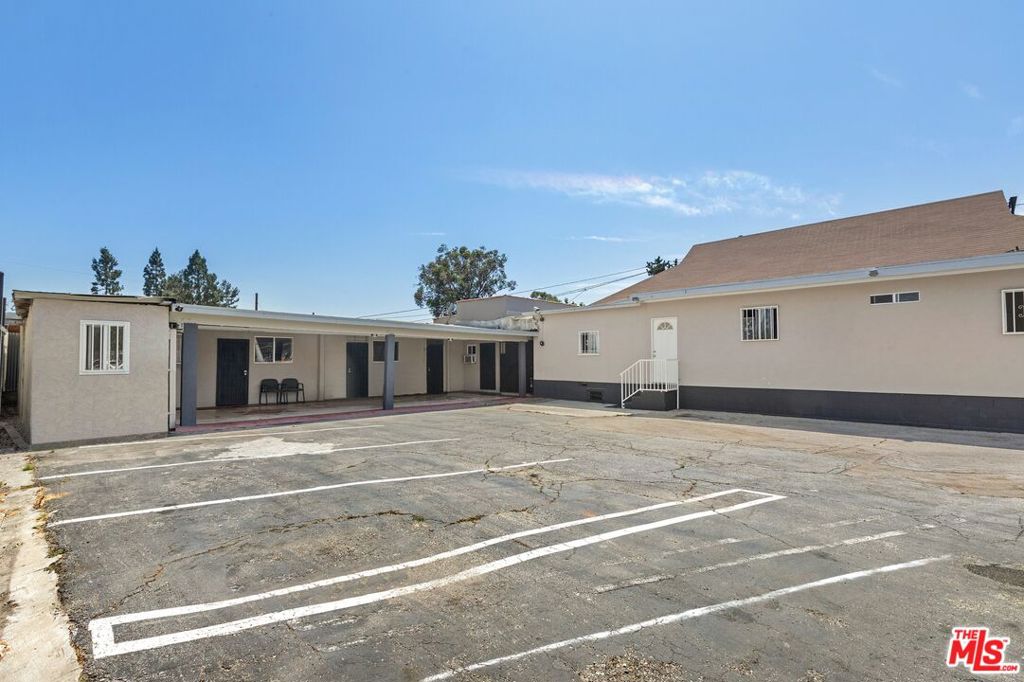 main property photo 5