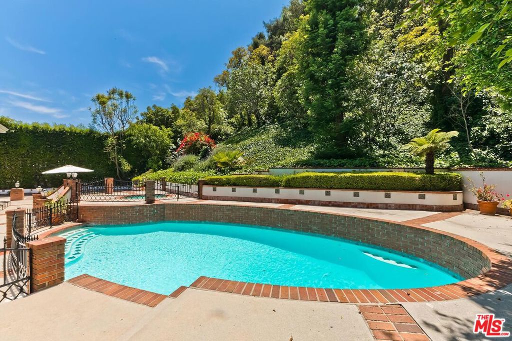 main property photo 27