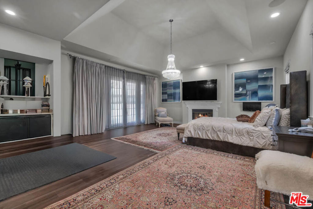 main property photo 39