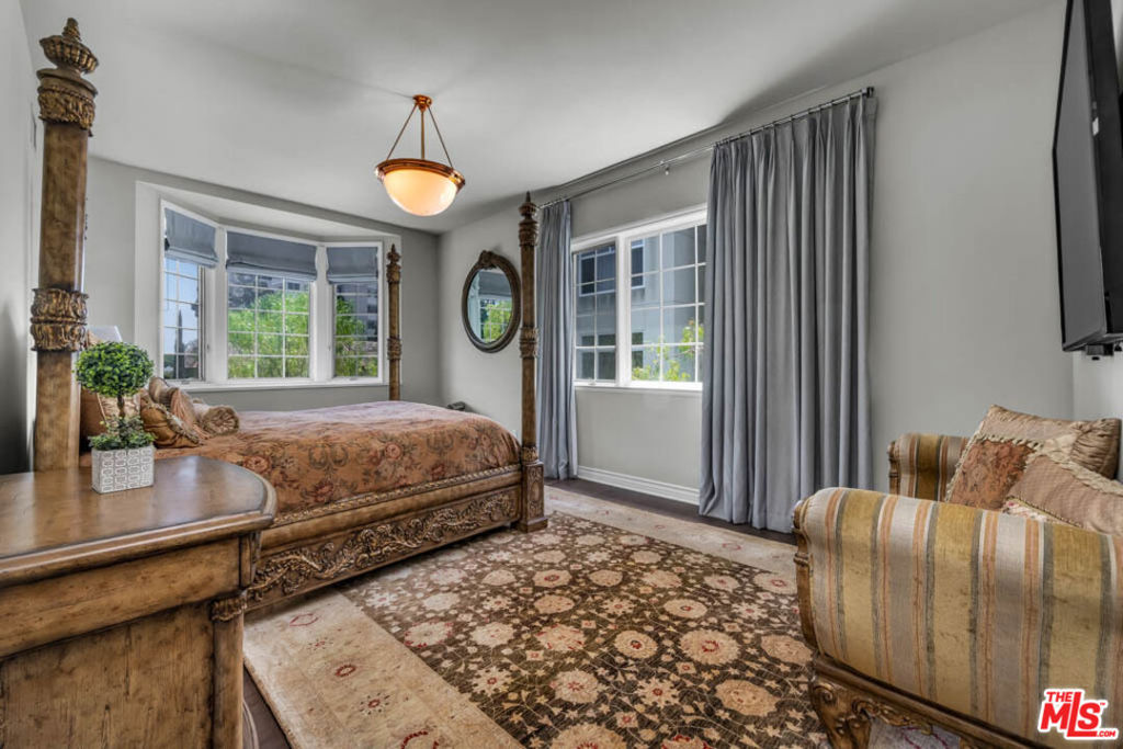 main property photo 51