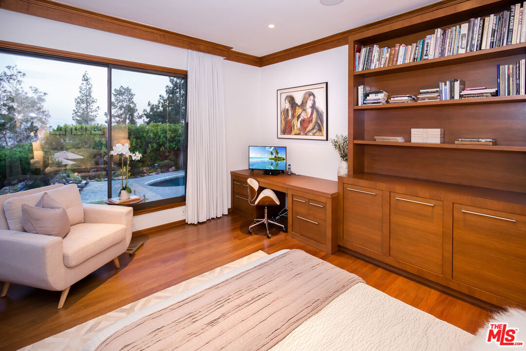 main property photo 26