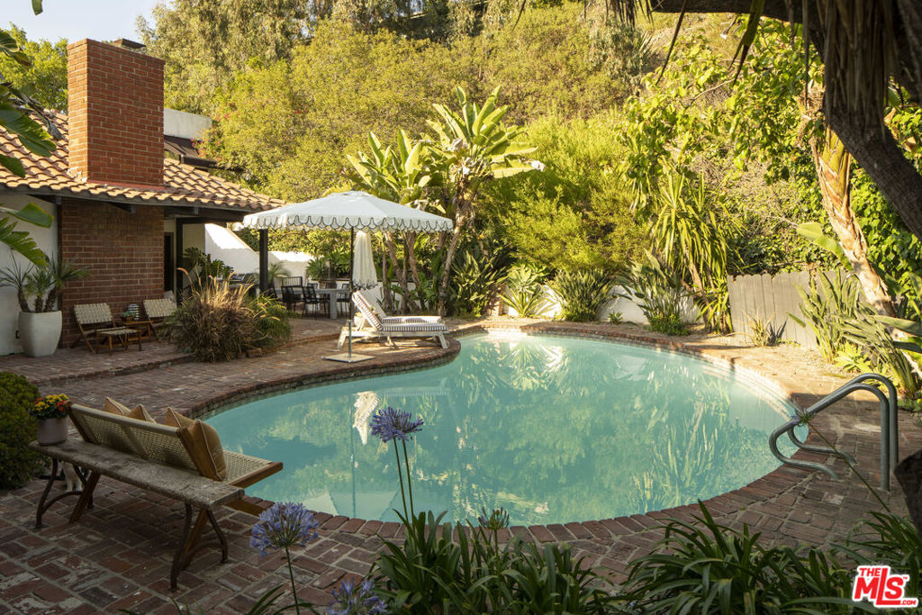 main property photo 32