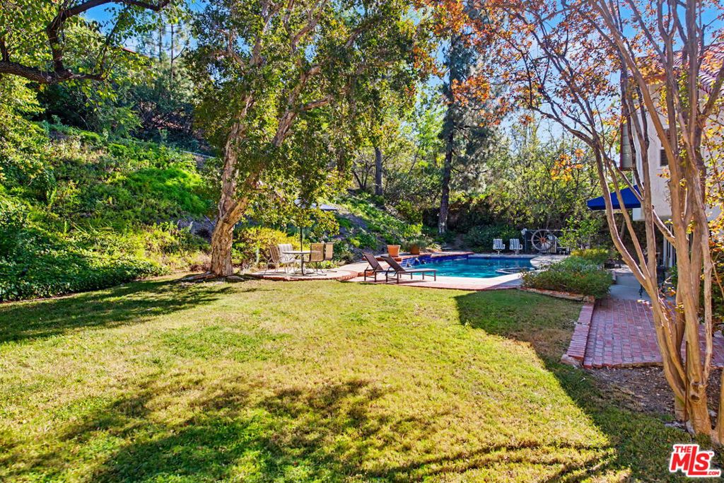 main property photo 32