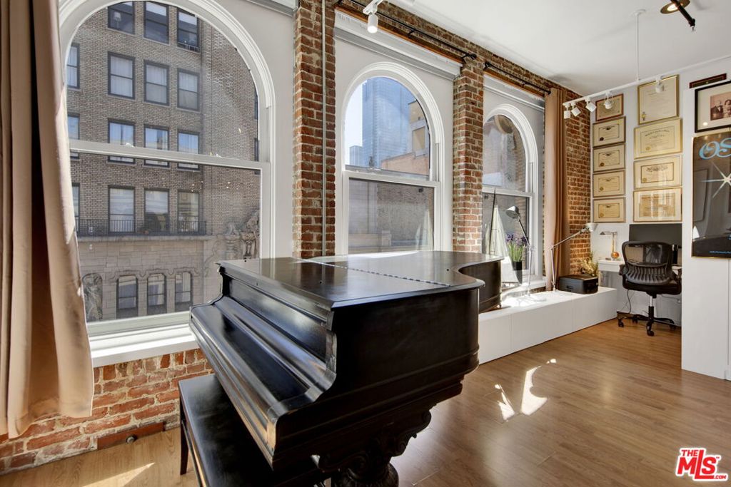 main property photo 10