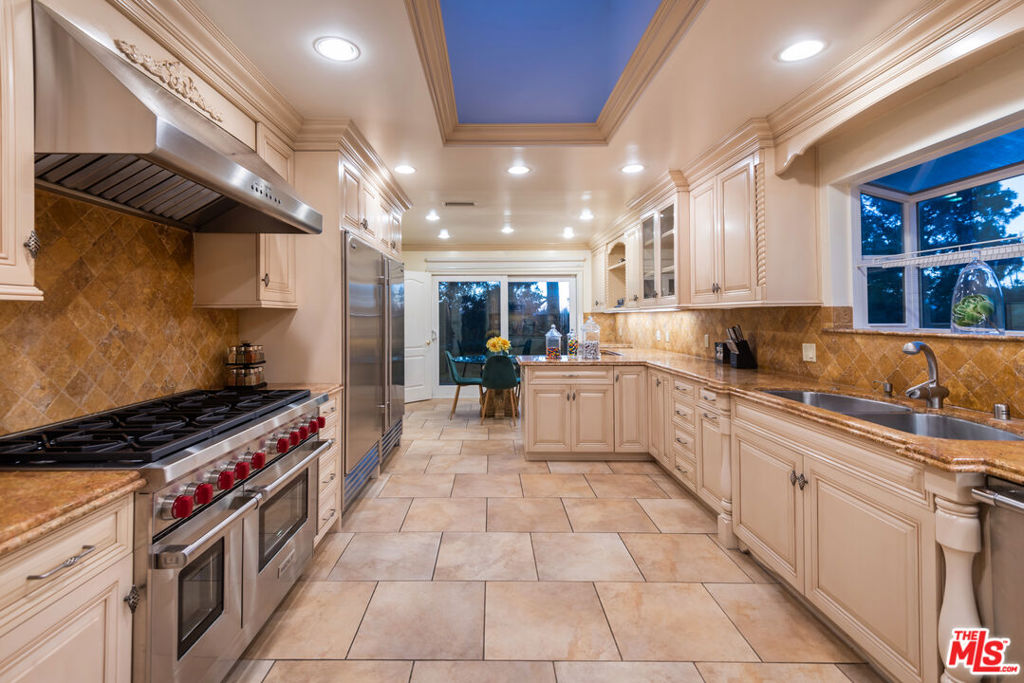 main property photo 13