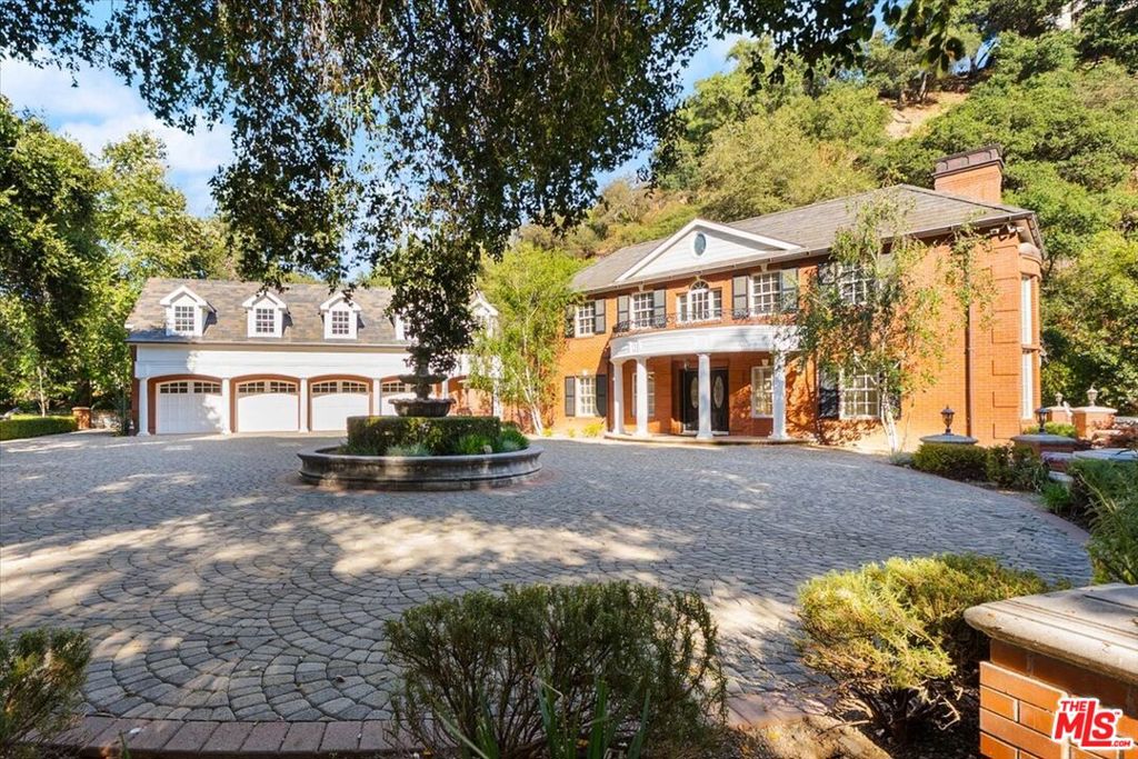 main property photo 24